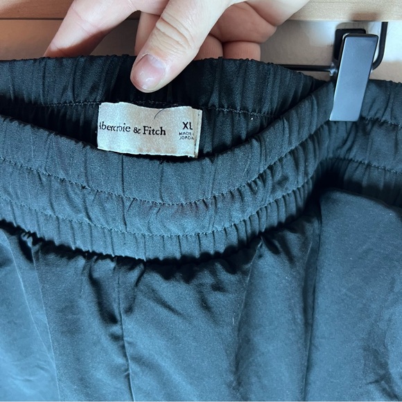 Abercrombie & Fitch Black Traveler Shorts with Pockets, Athletic/Athleisure - Picture 5 of 5